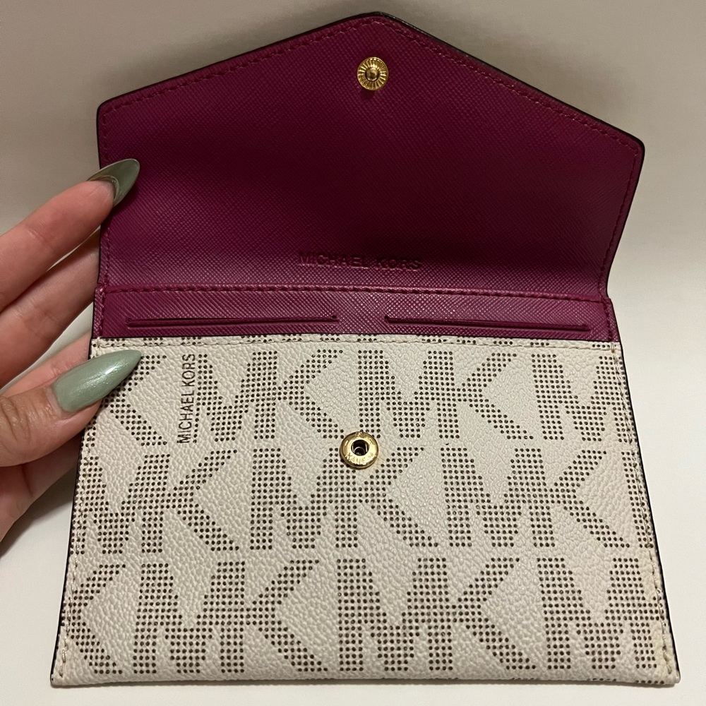 Michael Kors passport wallet - Picture 4 of 5